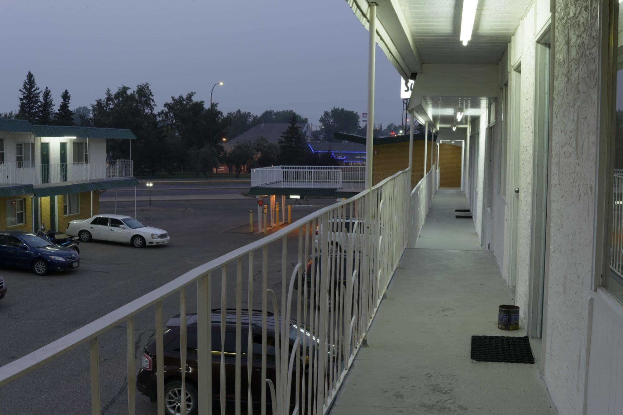 Sun-Dek Motel Medicine Hat Buitenkant foto