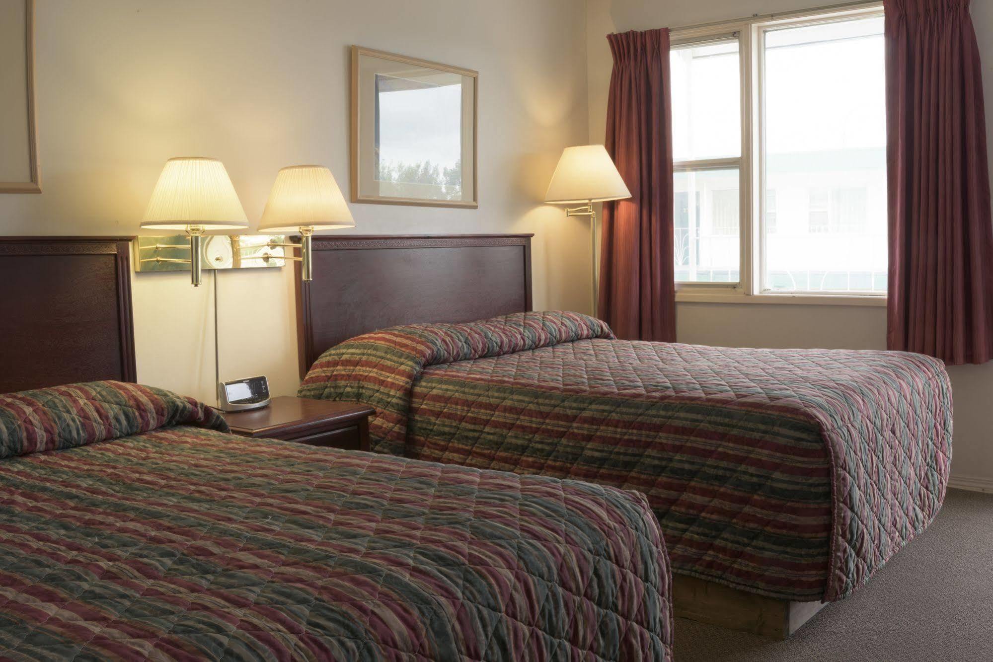 Sun-Dek Motel Medicine Hat Buitenkant foto