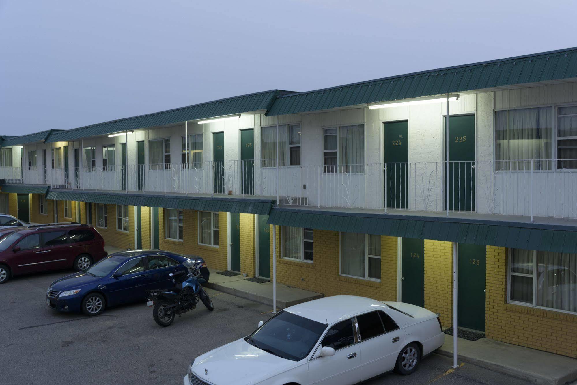 Sun-Dek Motel Medicine Hat Buitenkant foto