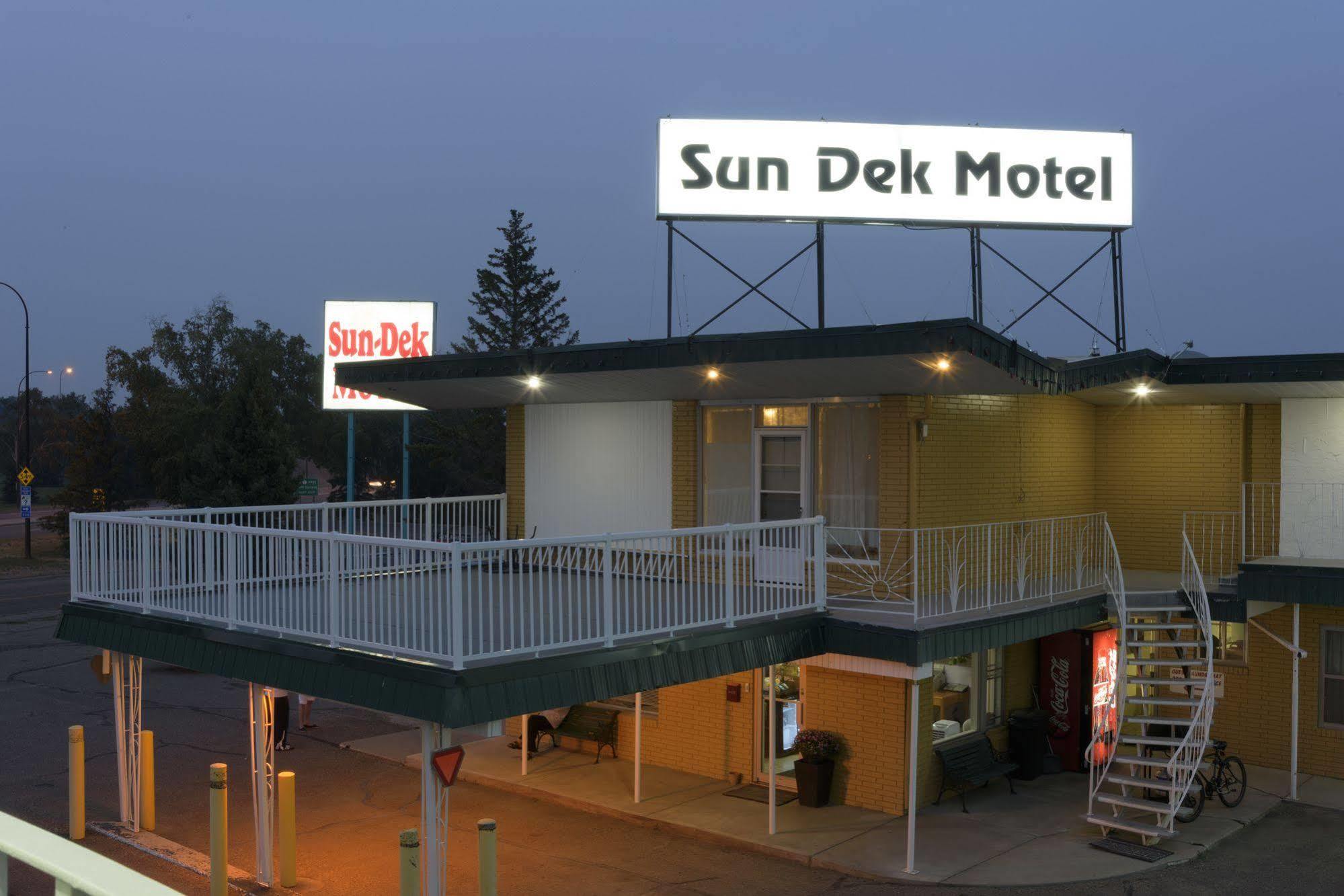 Sun-Dek Motel Medicine Hat Buitenkant foto