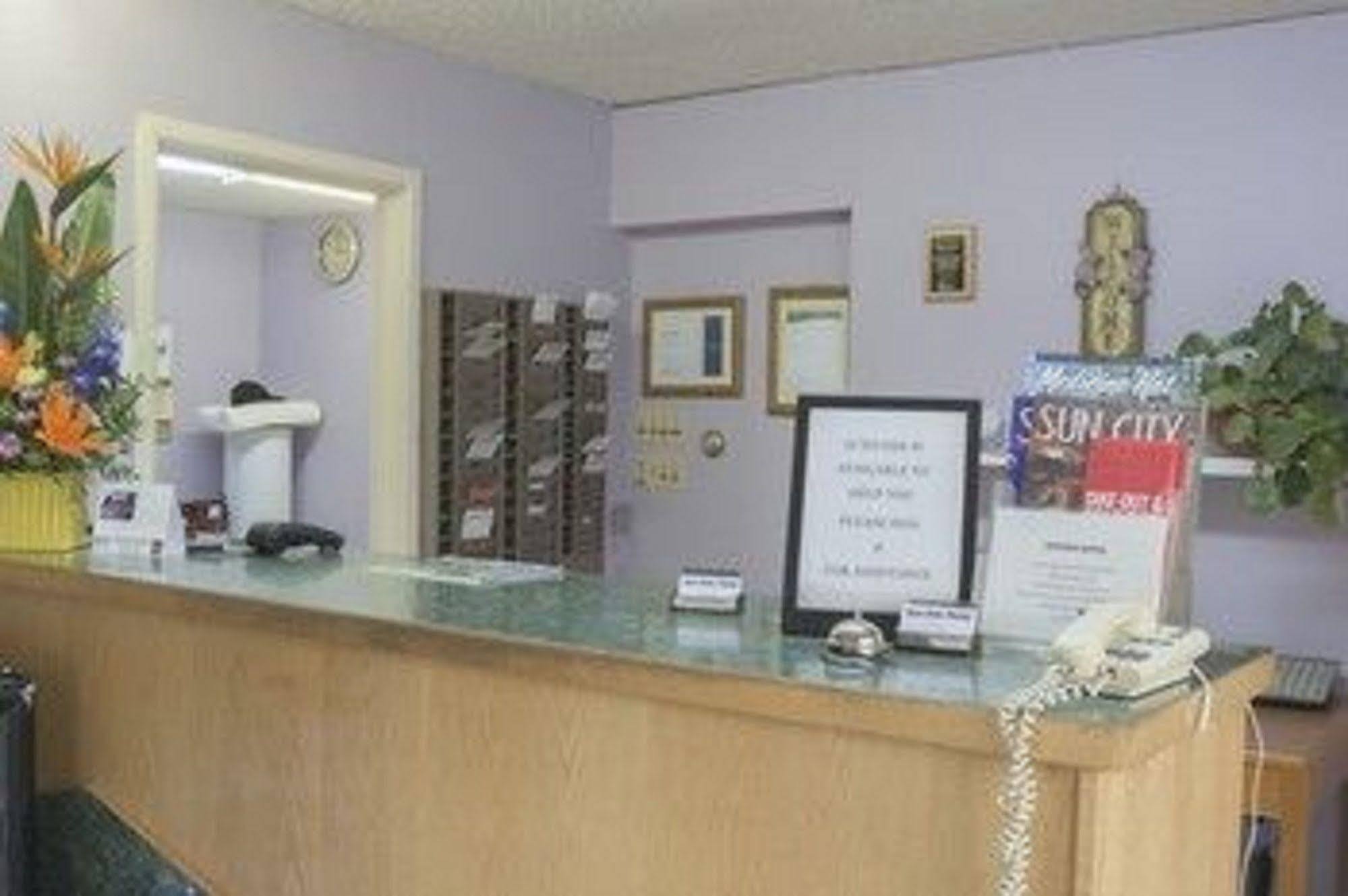 Sun-Dek Motel Medicine Hat Buitenkant foto