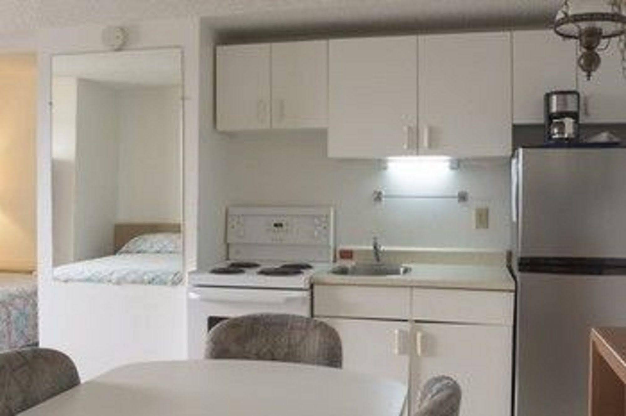Sun-Dek Motel Medicine Hat Buitenkant foto